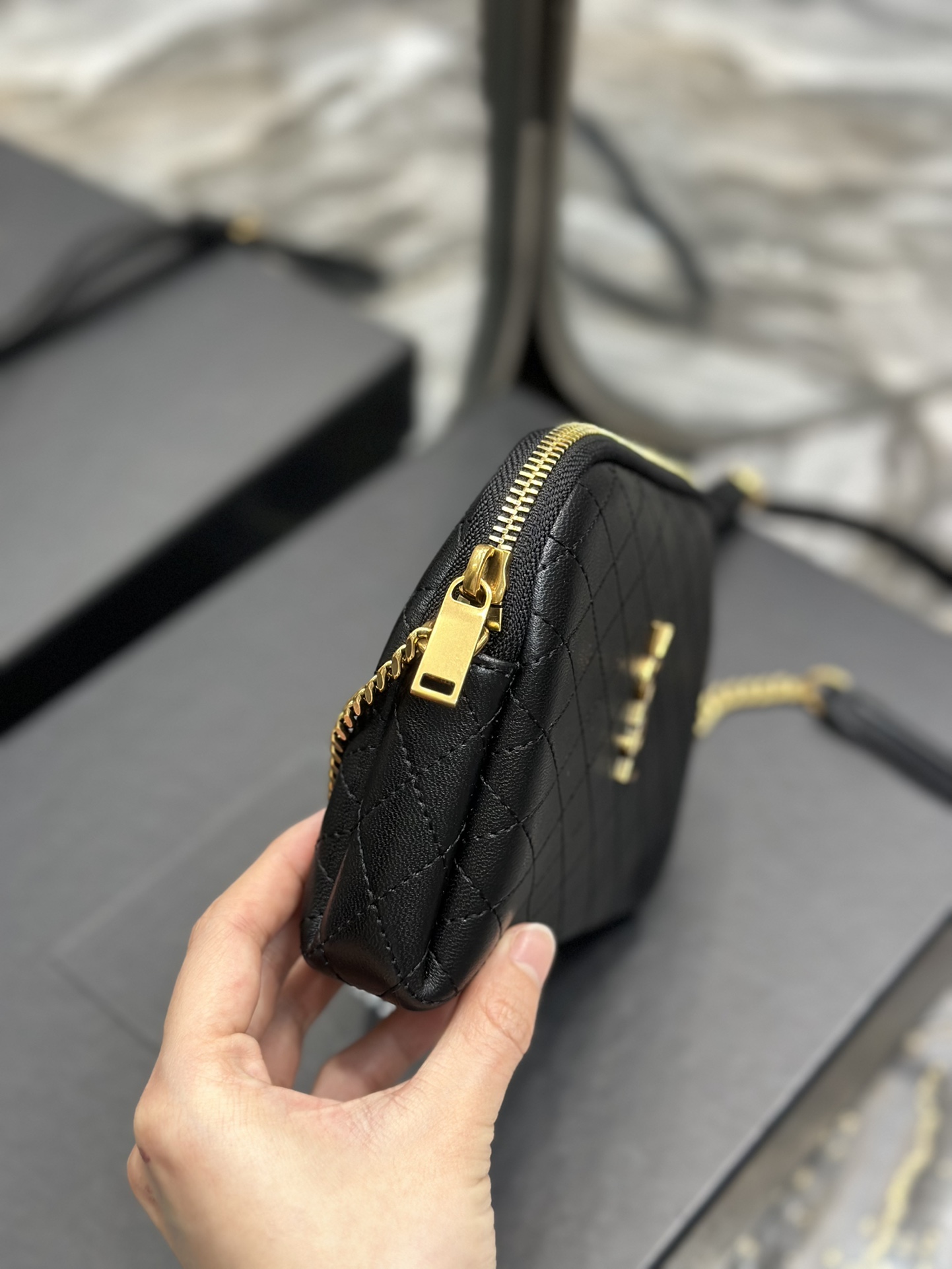 Handbags SAINT LAURENT 733667 size 19x12.5x4 cm - vstockx