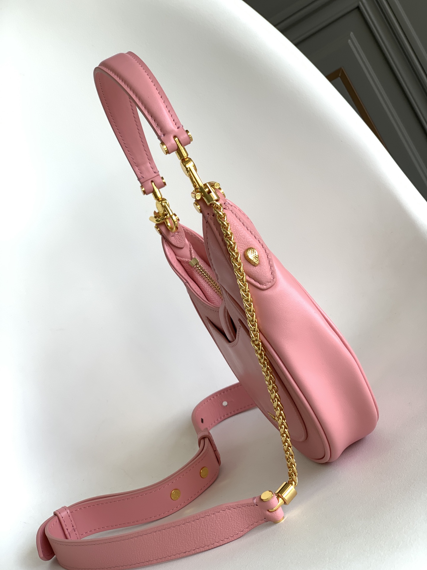 Handbags Bvlgari 2916340801 size:19.5*20*5 cm - vstockx