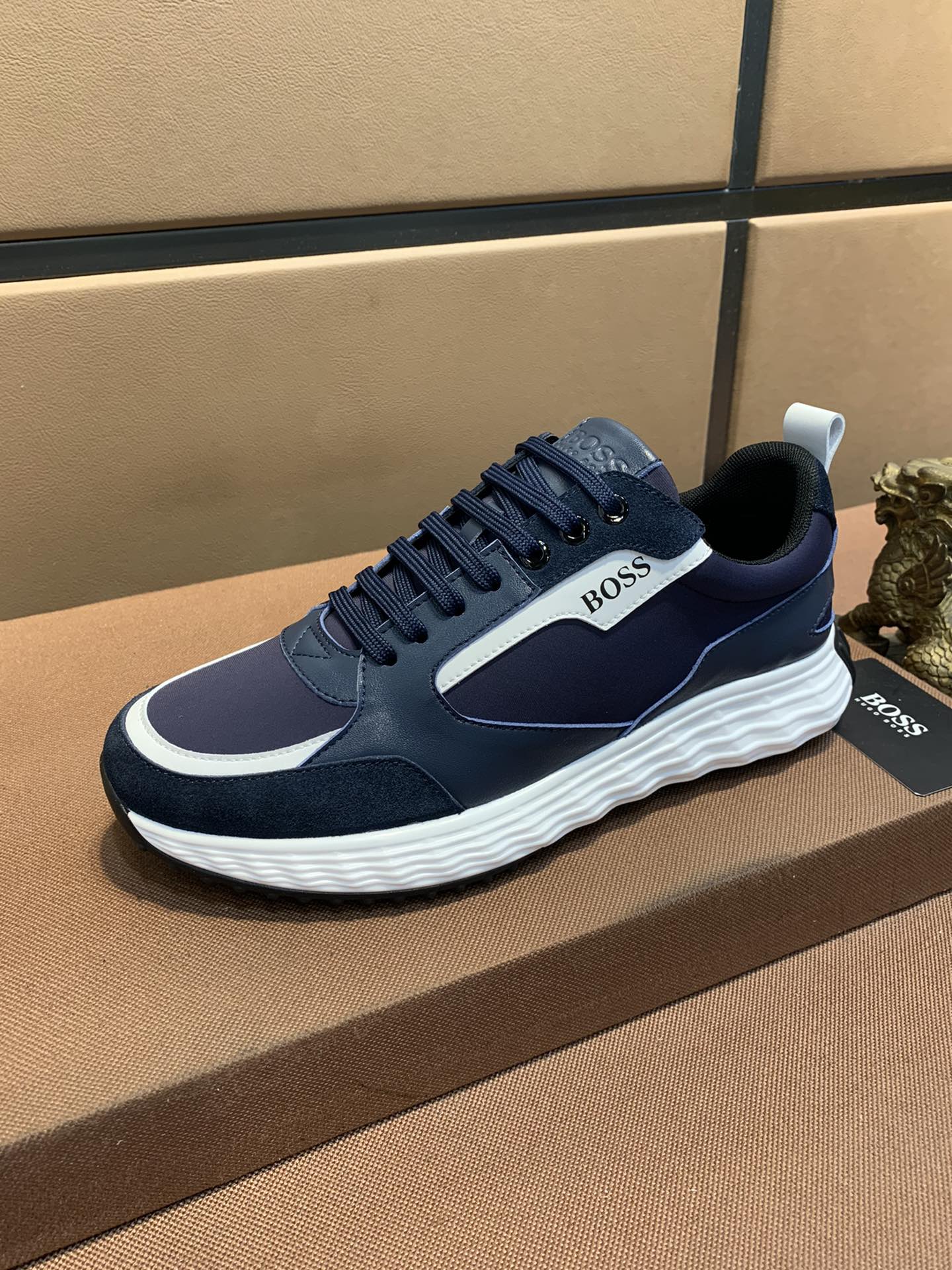 HUGO BOSS Low Top Sneaker 4 - vstockx