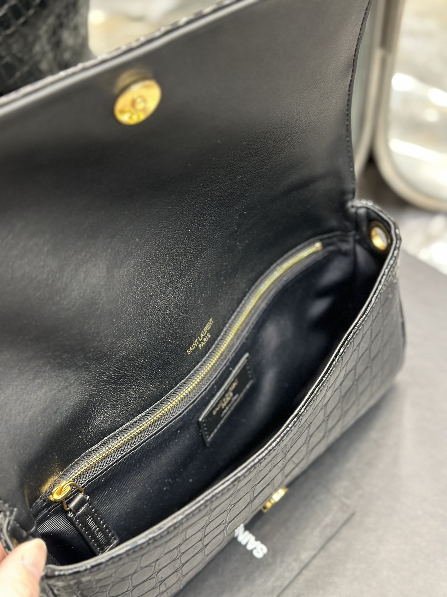 Handbags SAINT LAURENT 604276 size 26x13.5x4.5 cm - vstockx