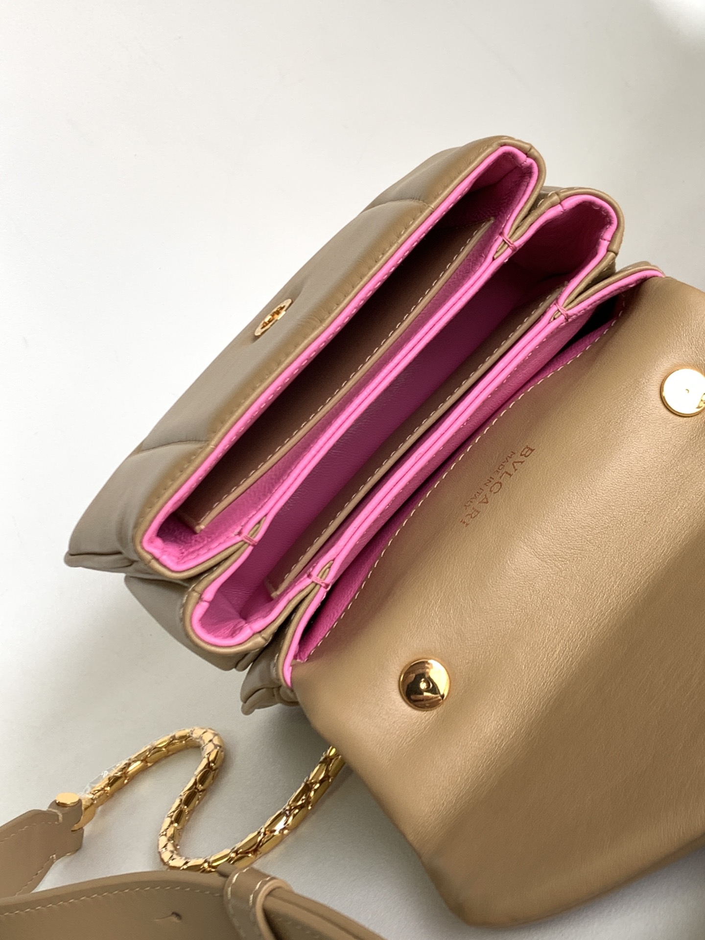 Handbags Bvlgari SERPENTI REVERSE size:22.5*15*7 cm - vstockx