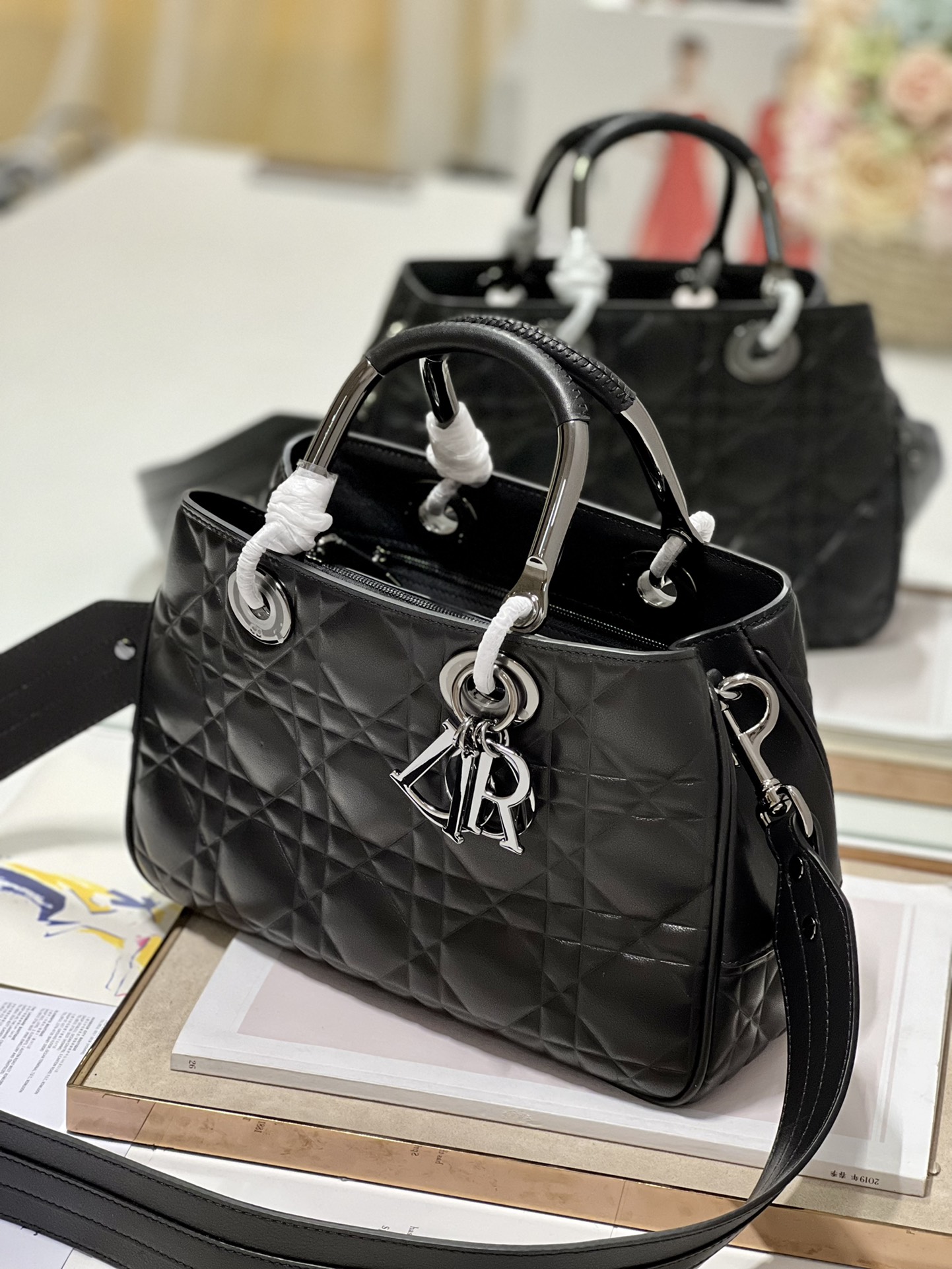 Handbag Dior 1202 size 31  31  11 cm - vstockx