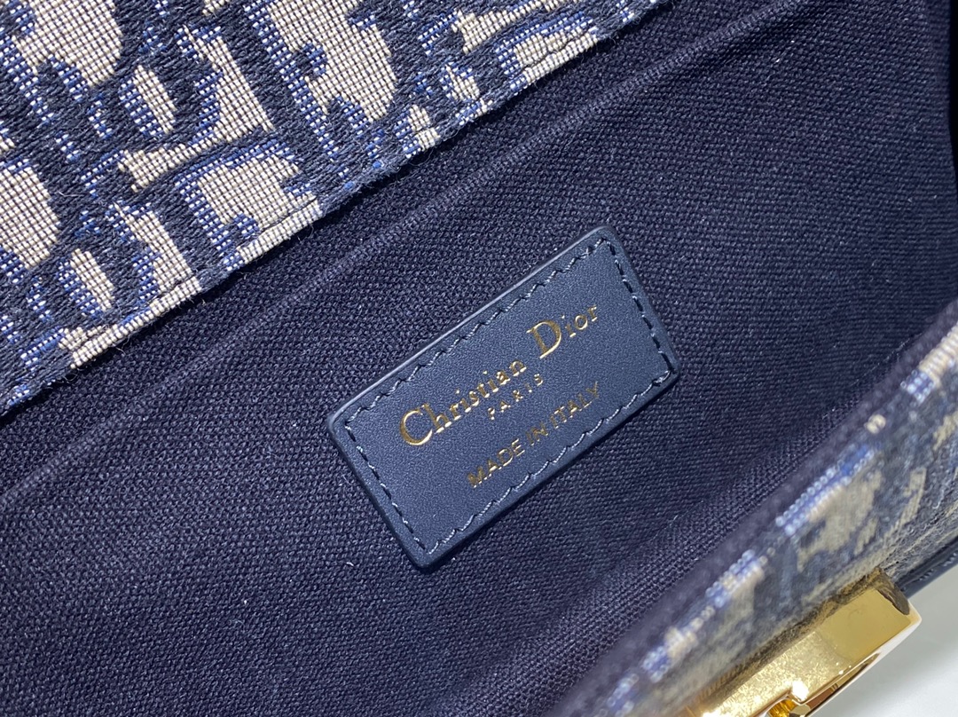 Handbags !  9207 size  21.5*12*6 cm - vstockx