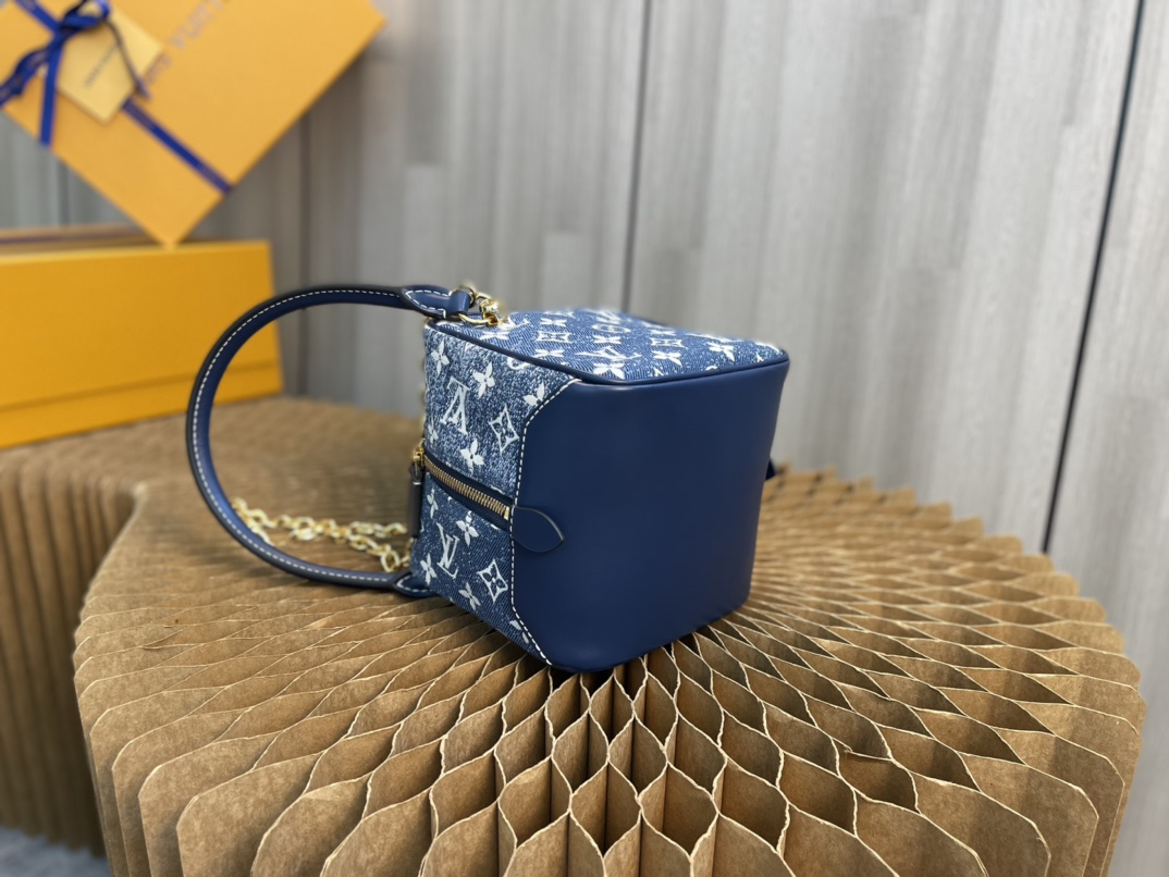 Handbag Louis Vuitton M59611 size 16.0x16.0x16.0 cm - vstockx