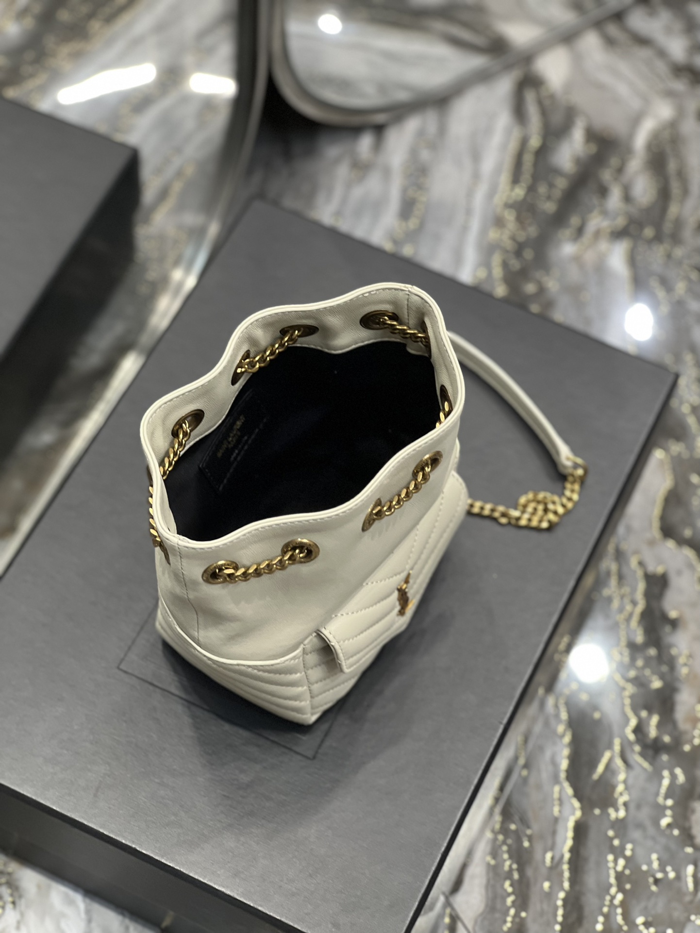 Handbags SAINT LAURENT 631052 size 19x13x13 cm - vstockx