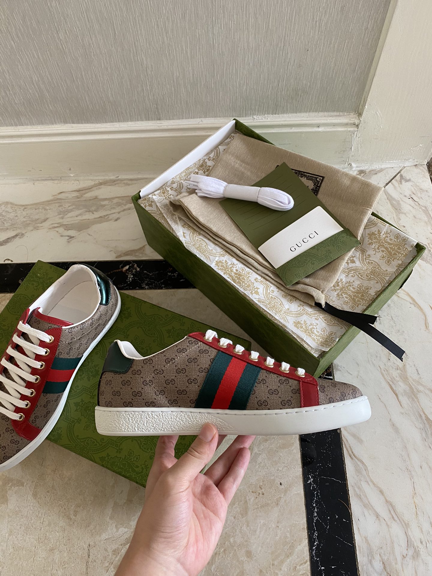 Gucci Women's Ace sneaker with bee sneaker 4 - vstockx