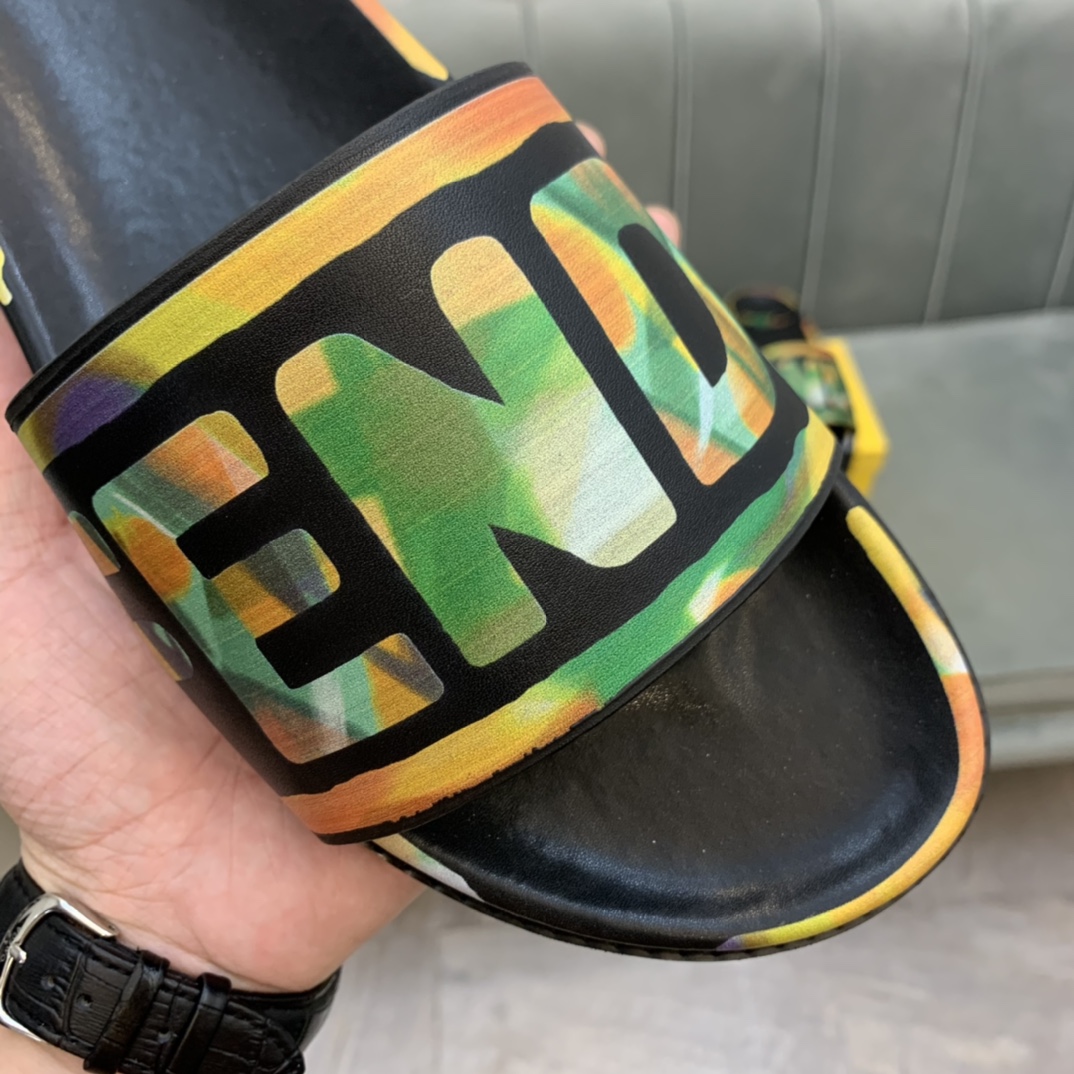 Fendi Slides 1 - vstockx