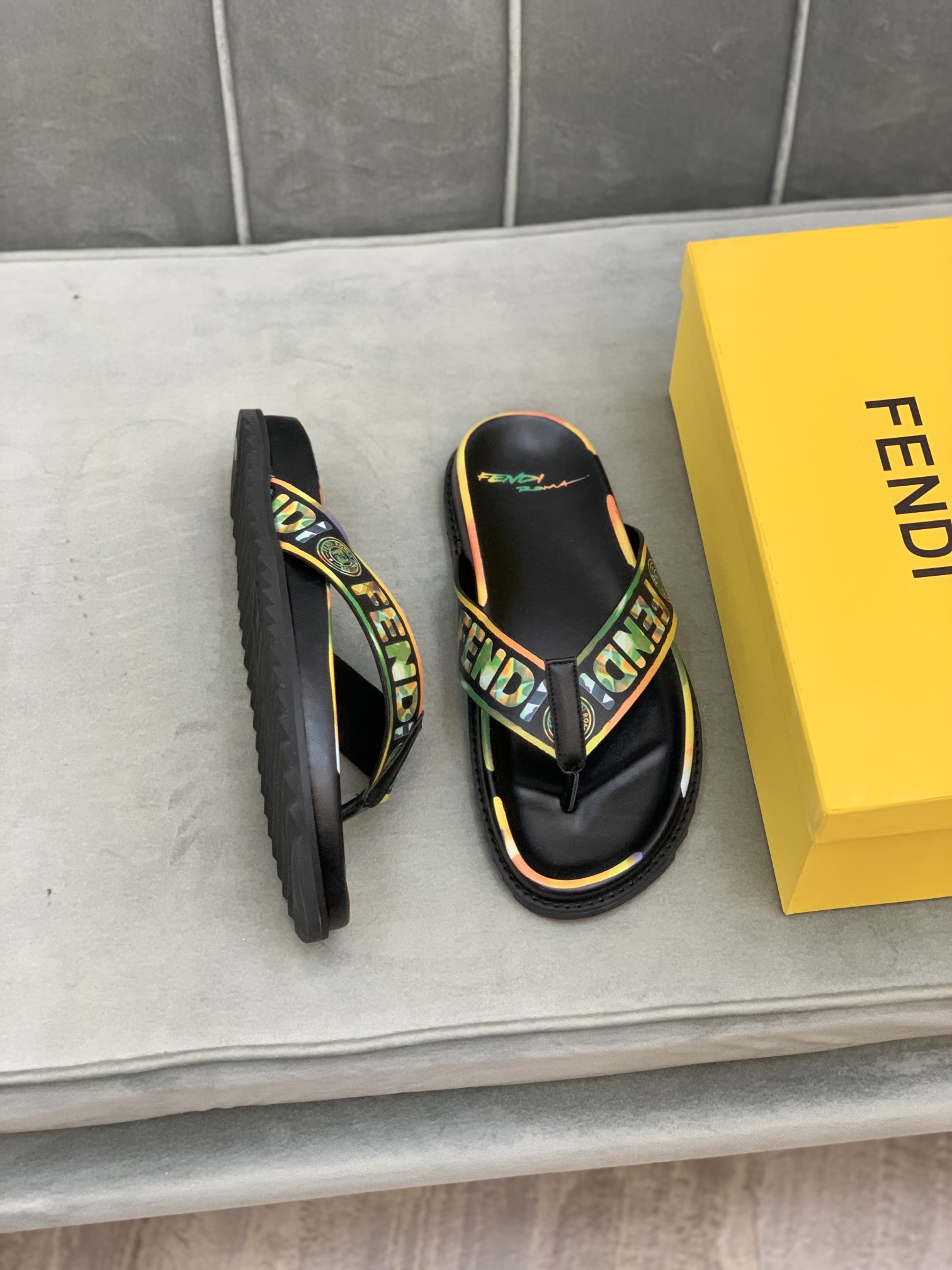 Fendi Slides 2 - vstockx