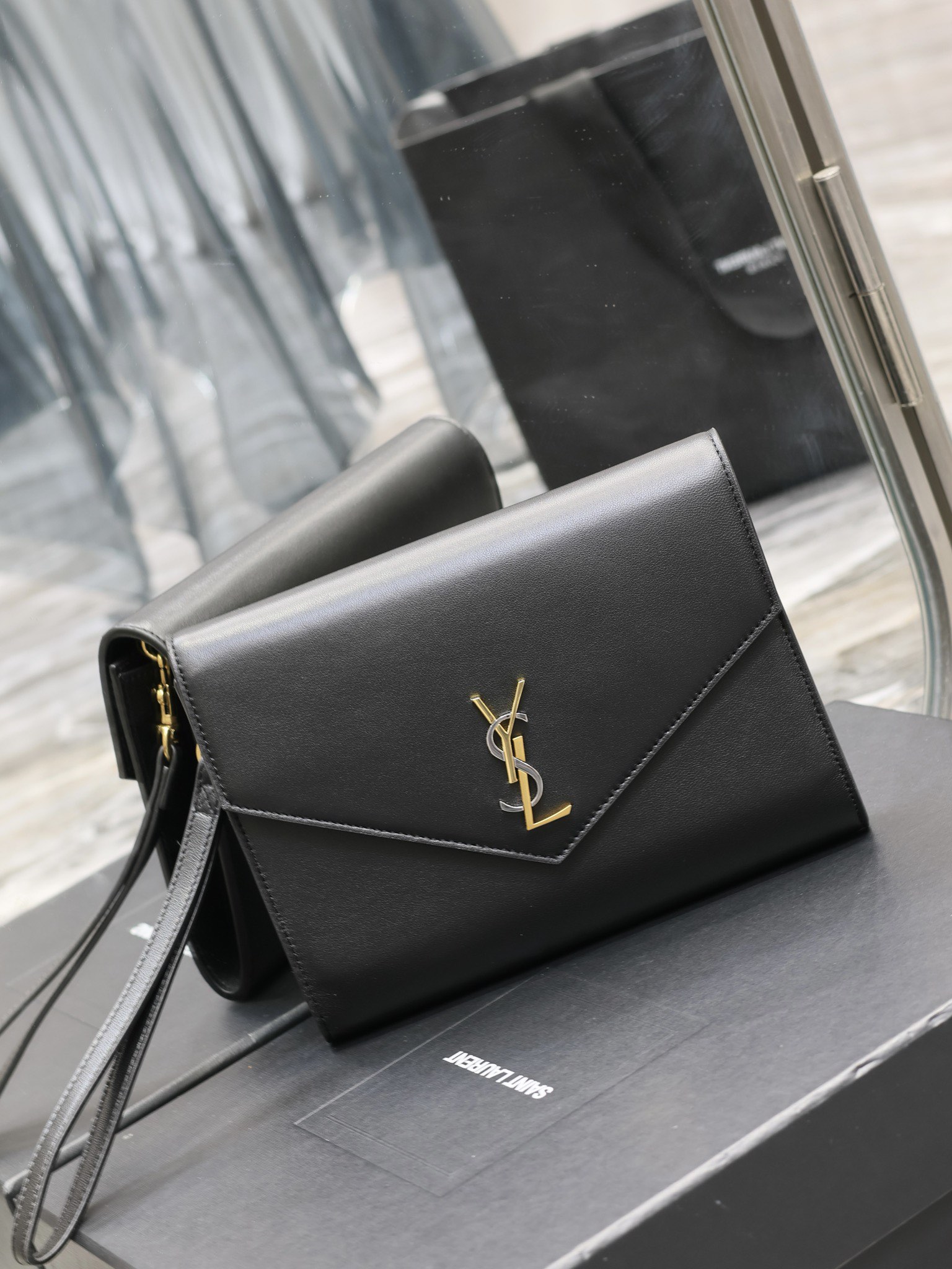 Handbags SAINT LAURENT 617662 size 21  6  3 cm - vstockx