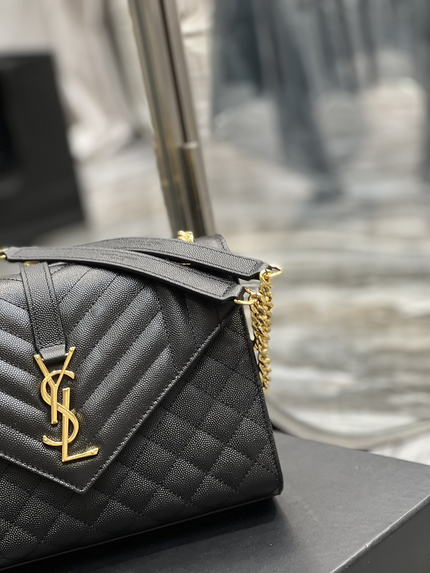 Handbags SAINT LAURENT 487206 size 24x17.5x6 cm - vstockx