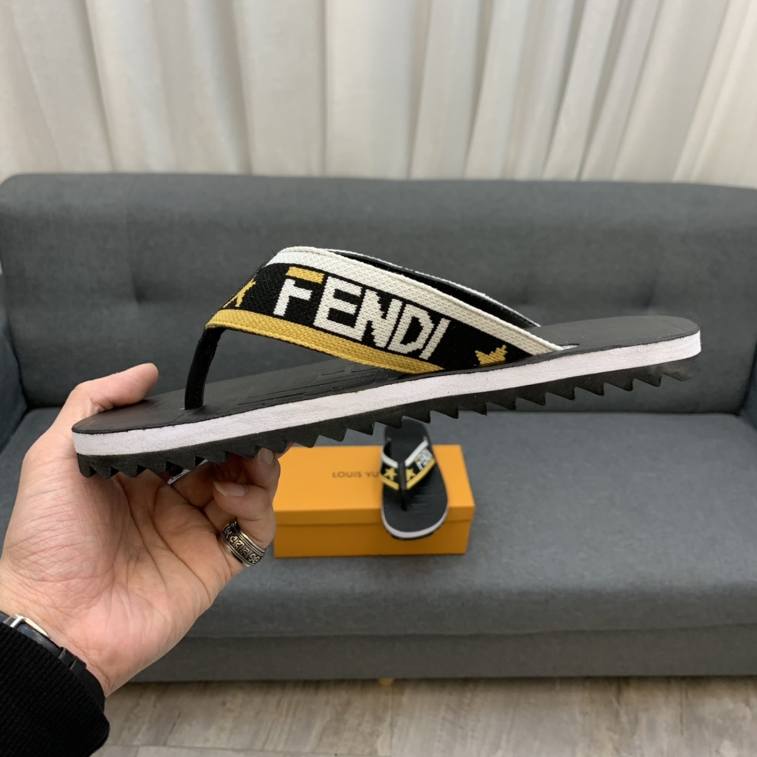 Fendi Slides 28 - vstockx