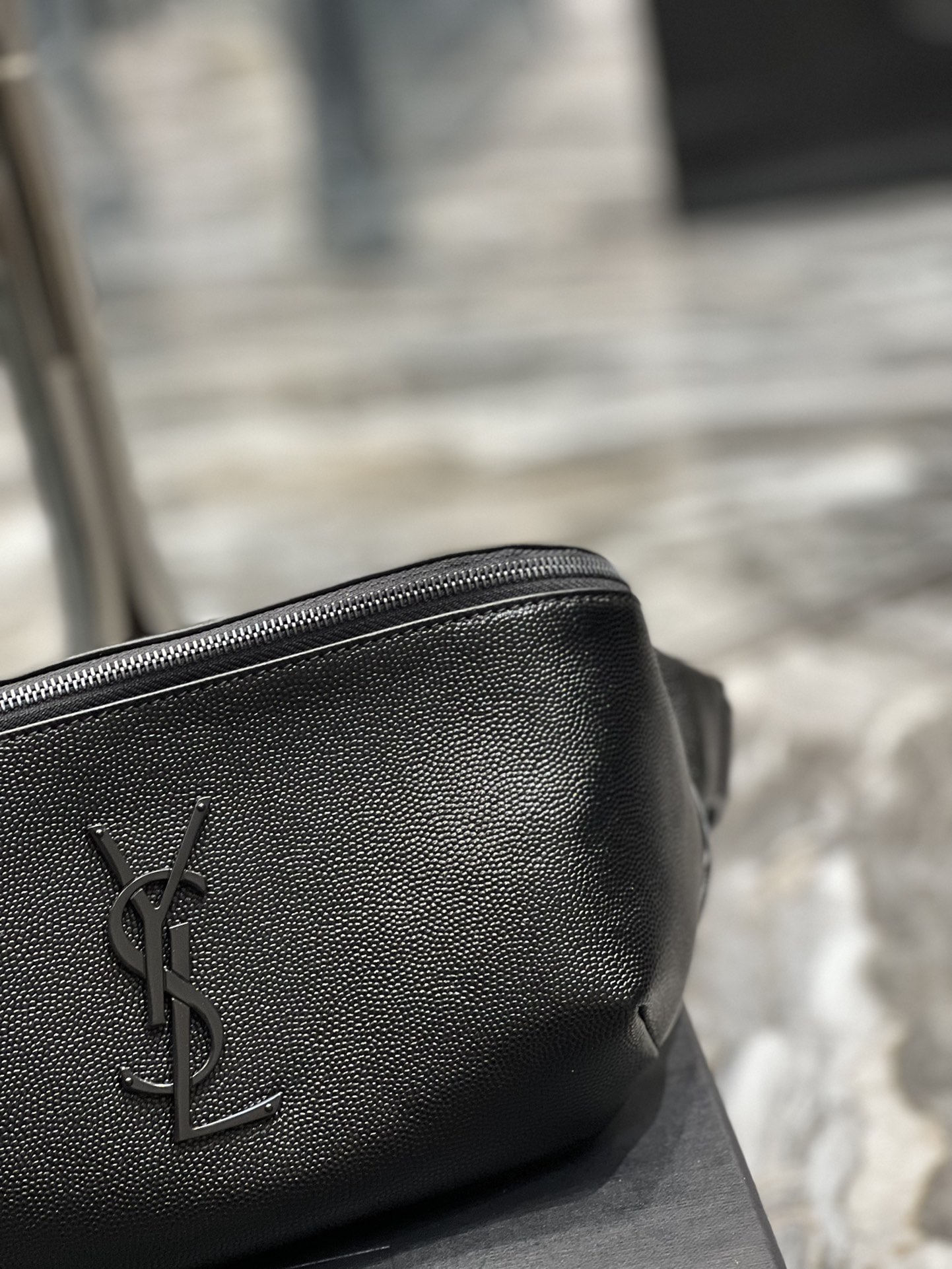 Handbags SAINT LAURENT 569737 size 25  14  3.5 cm - vstockx