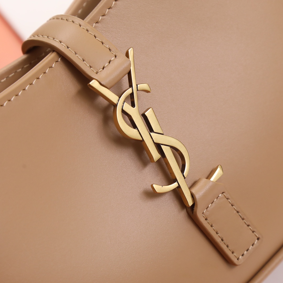 Handbags SAINT LAURENT 710318 size 19X11.5x4.5 cm - vstockx