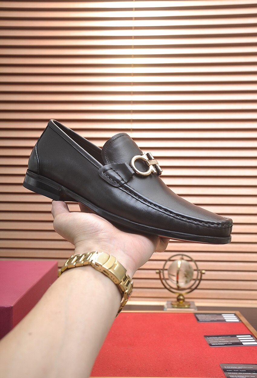 Salvatore Ferragamo Boots 5 - vstockx