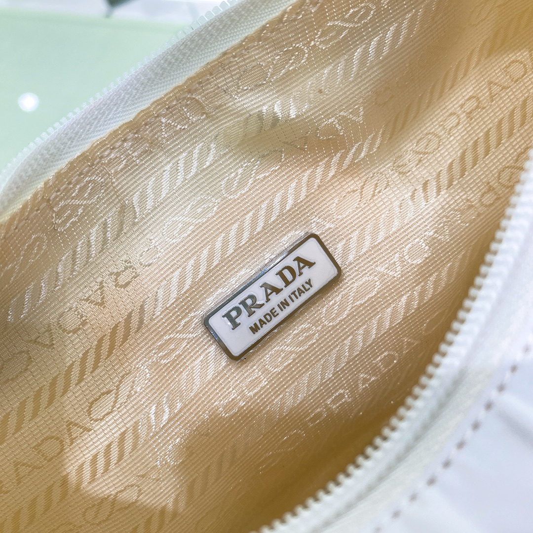 handbags prada Hobo 1NE515 re-edition 2000 Size:22*17*6 - vstockx