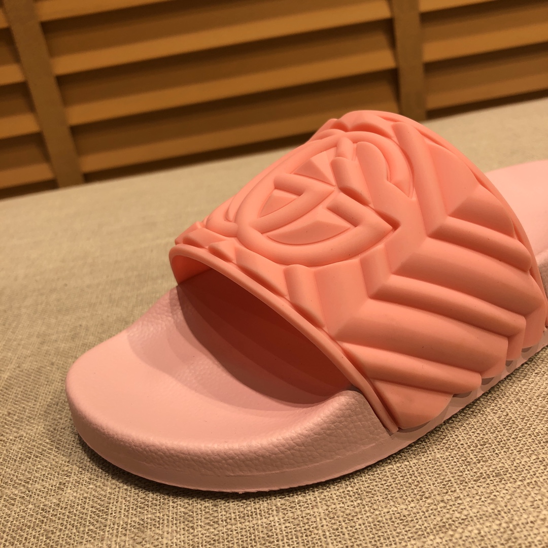 Gucci Slippers 50 - vstockx