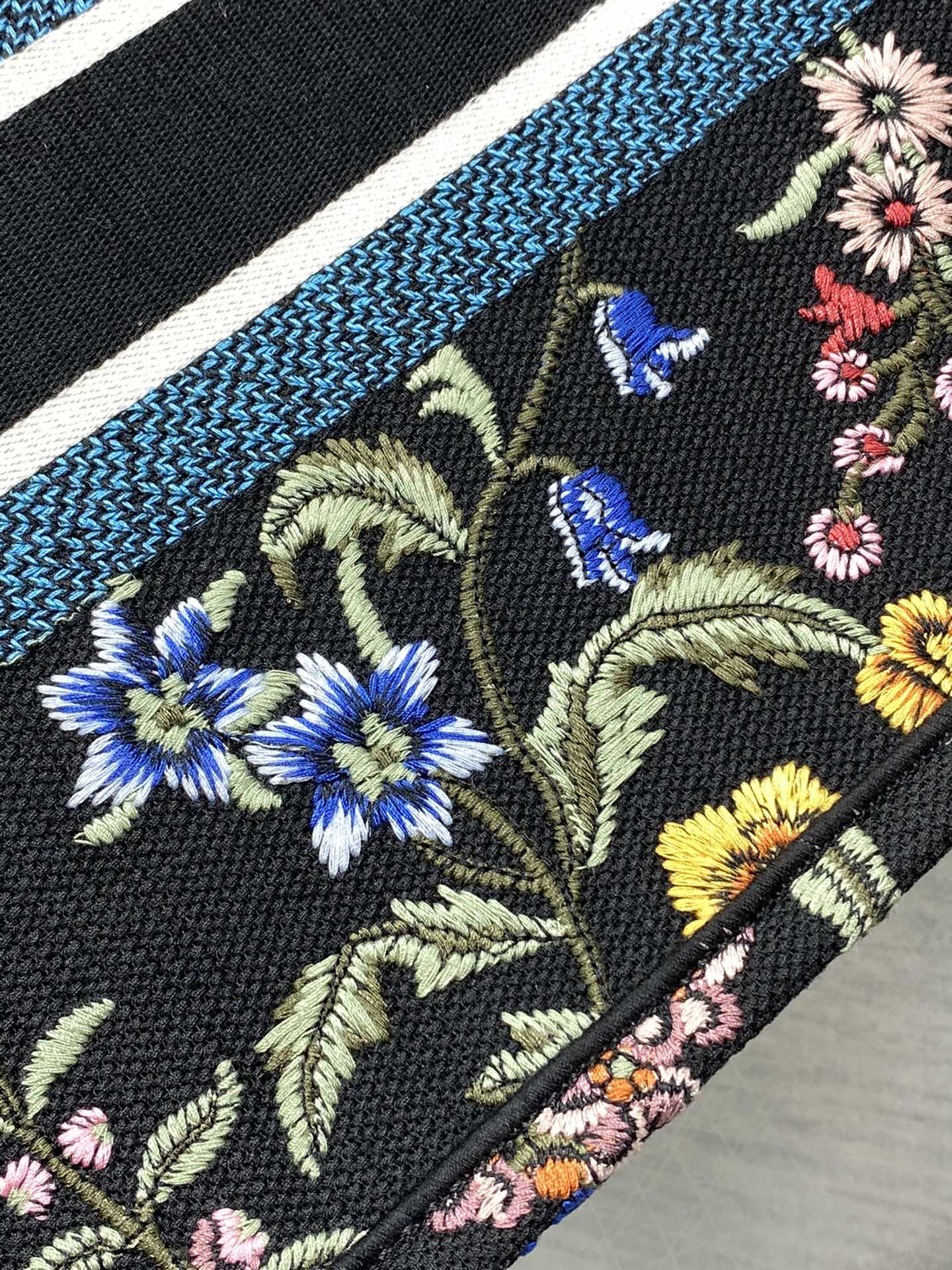 Handbag Dior size 36*18*28 cm - vstockx