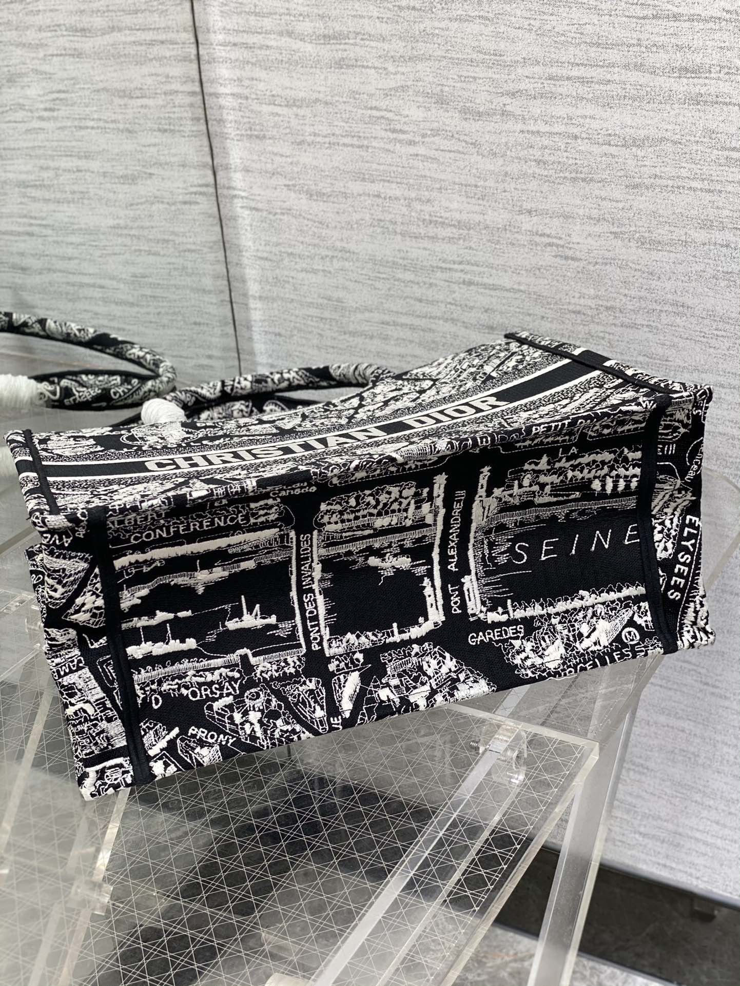 Handbag Dior size 36*18*28 cm - vstockx