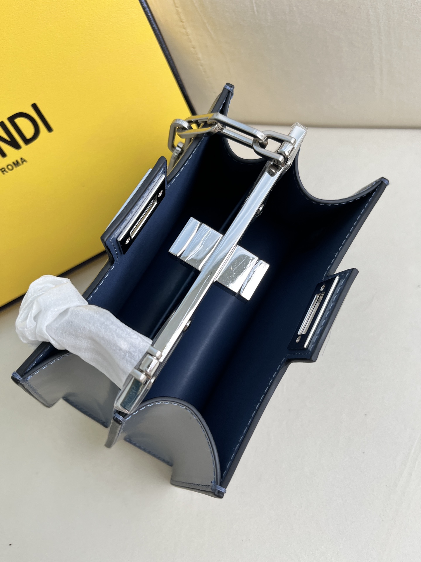 handbags FENDI 1012 size:20.5*11*14cm - vstockx