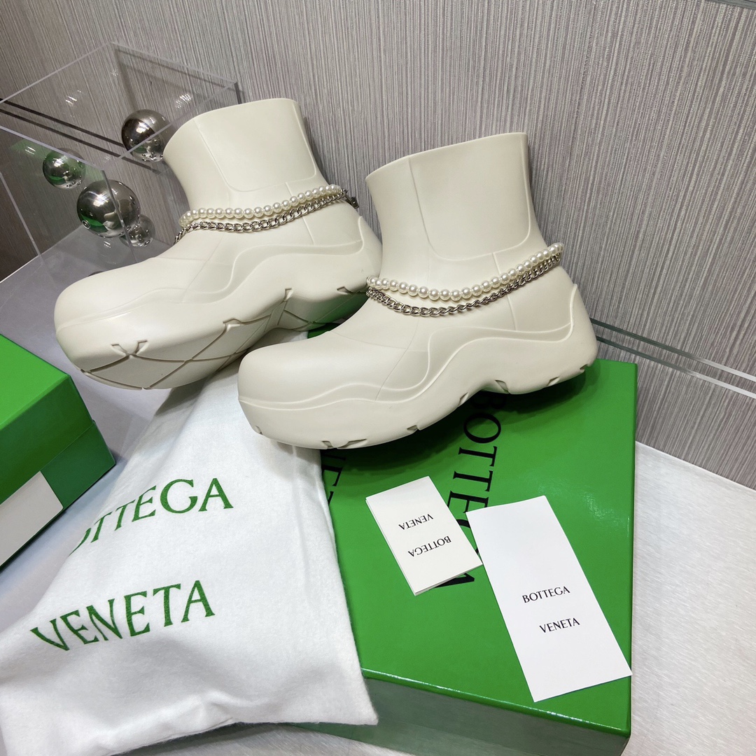 Bottega Veneta Boots 21 - vstockx
