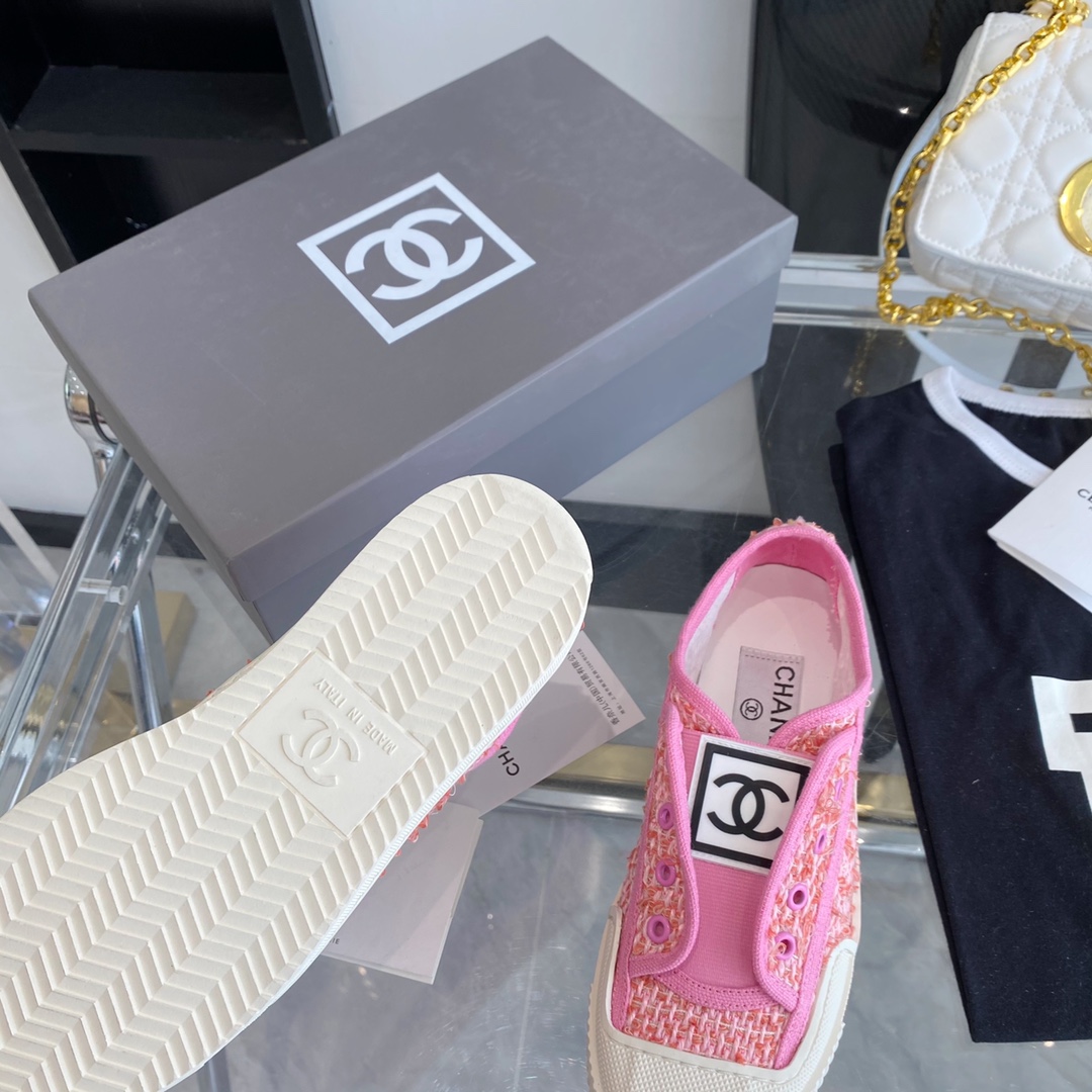 Chanel Flat canvas Sneaker 4 - vstockx