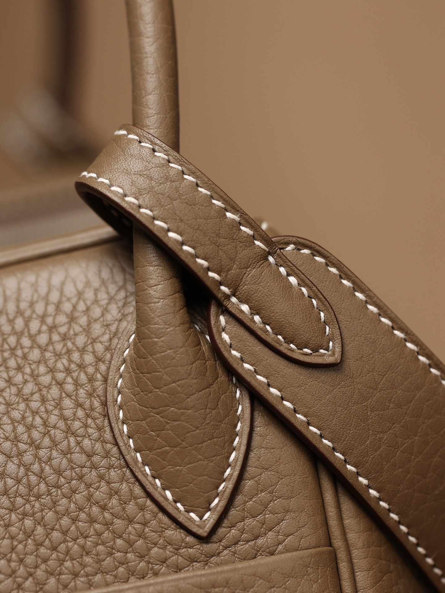 Handbags Hermes Lindy size:26x 18x14 cm - vstockx