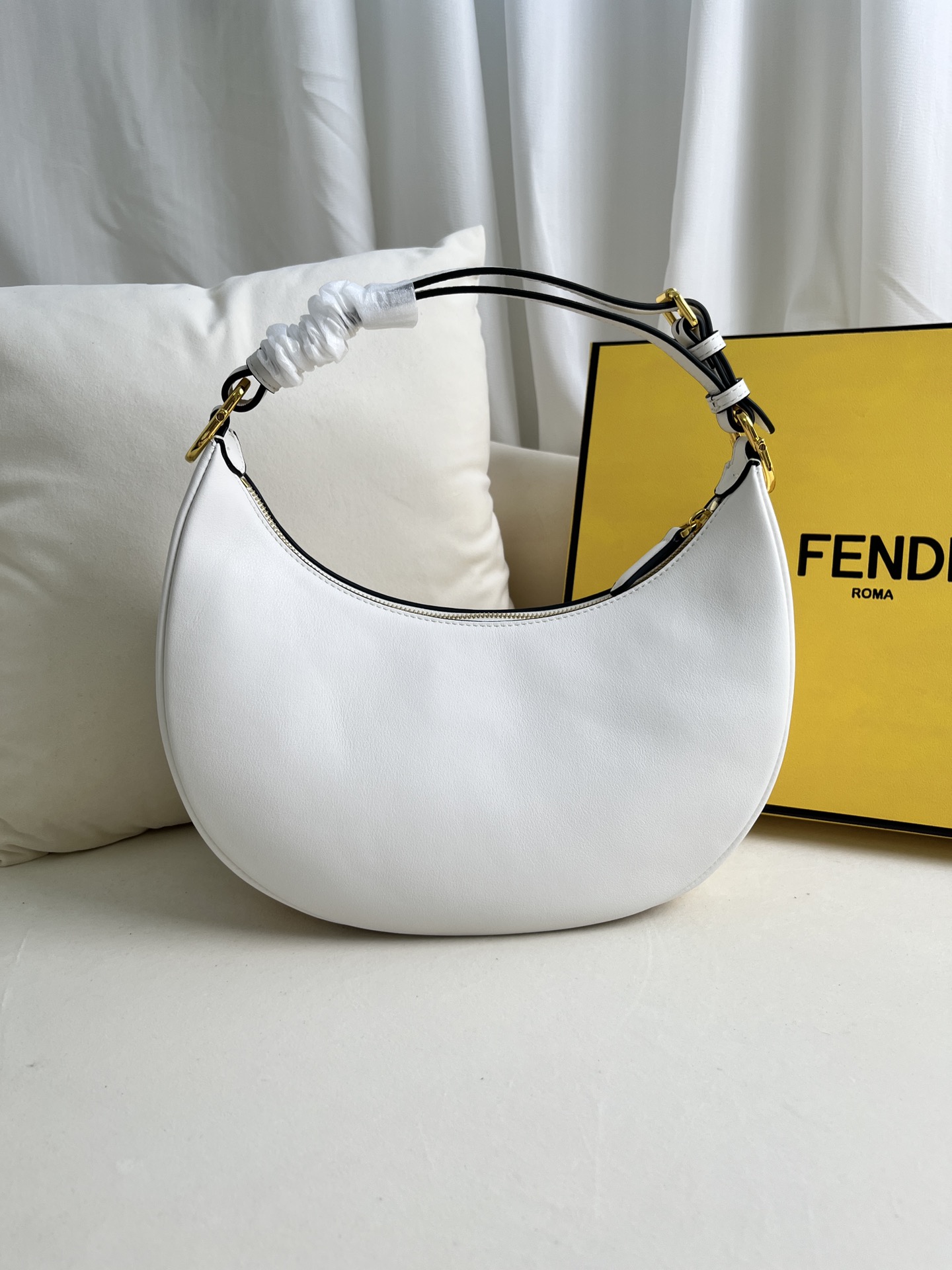 handbags FENDI 205 size:29*24.5*10cm - vstockx