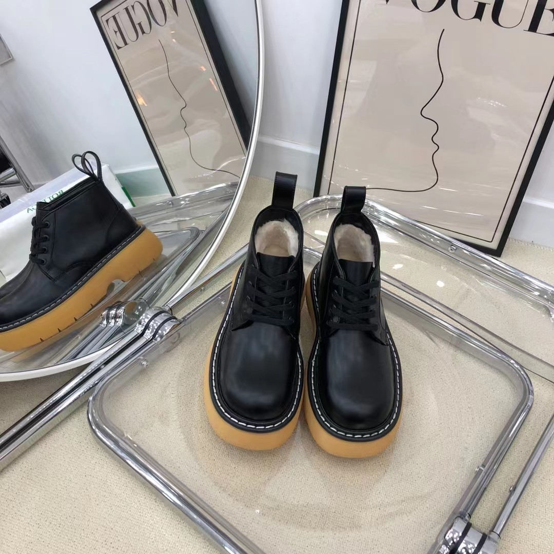 Bottega Veneta Boots 17 - vstockx