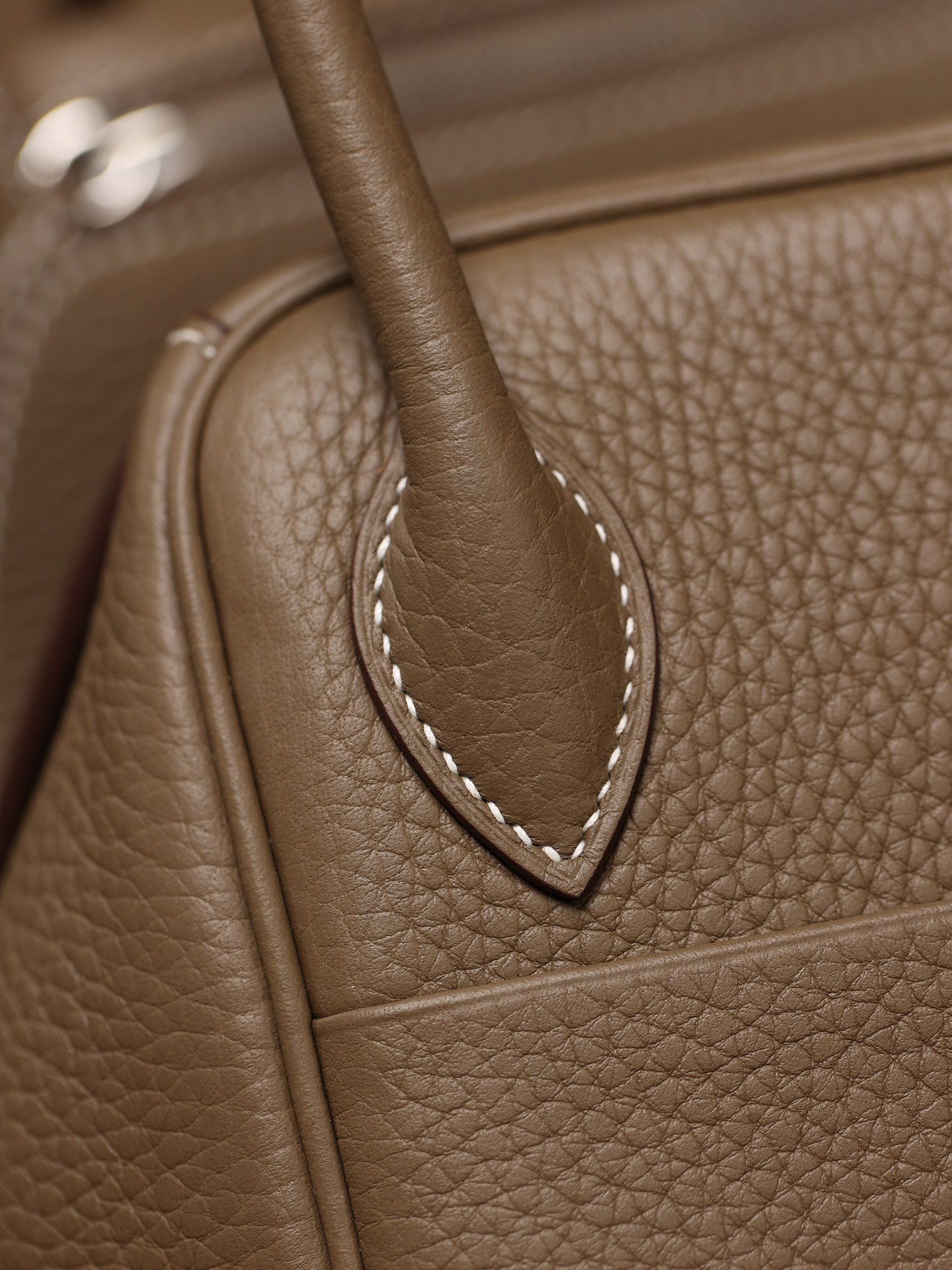 Handbags Hermes Lindy size:26x 18x14 cm - vstockx