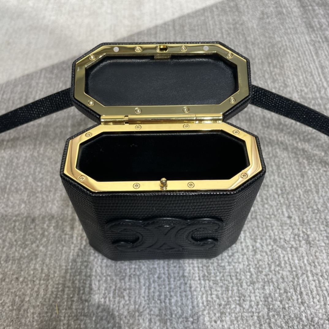 Handbags CELIN LOCK TRIOMPHE 199602 size:11 X 10 X 5 cm - vstockx