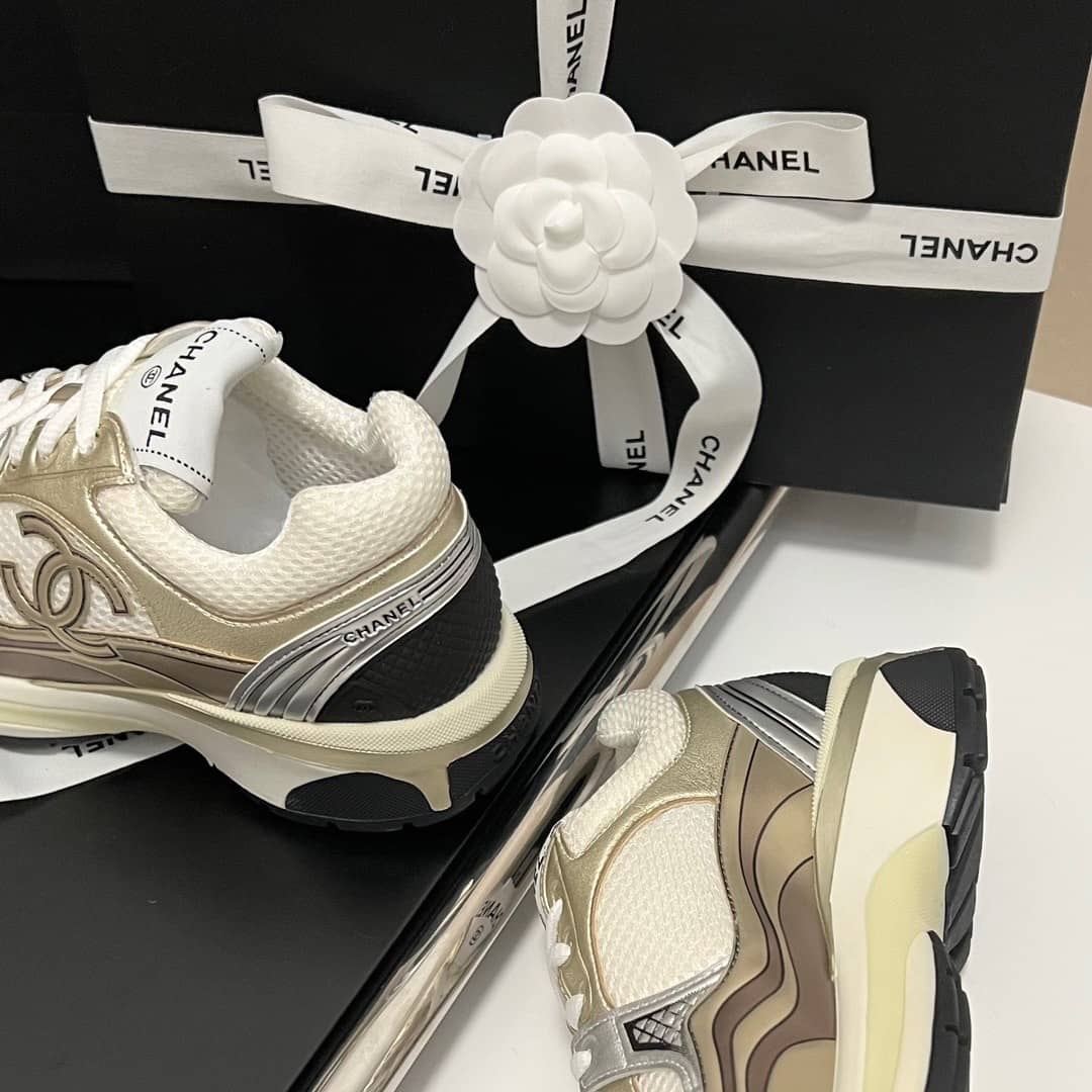 Chanel CC Runner Gold Laminate - vstockx