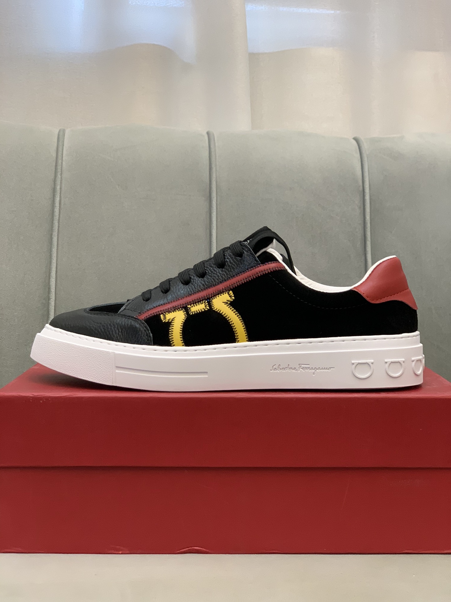 Salvatore Ferragamo Gancini Sneaker 9 - vstockx