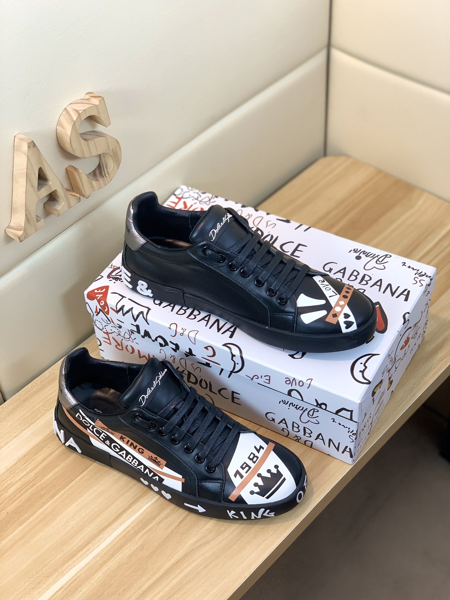 Dolce & Gabbana Low Tops Sneakers 124 - vstockx