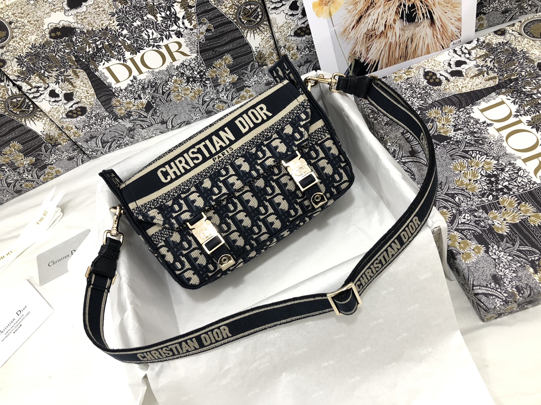 Handbag Dior M1241 size 23 x 15 x 8 cm - vstockx