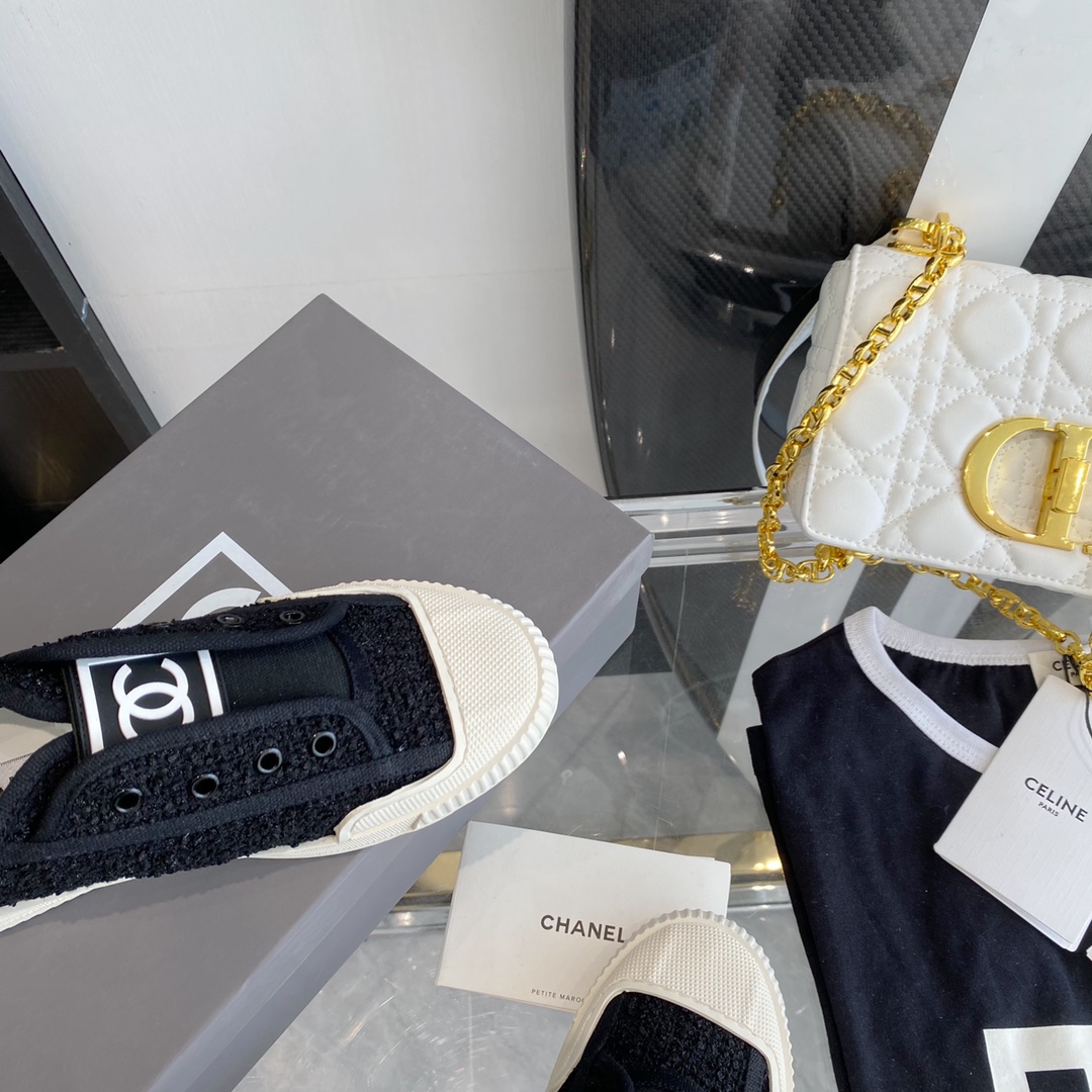 Chanel Flat canvas Sneaker 2 - vstockx