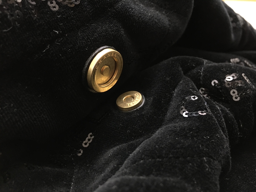 Handbag Chanel size 39*42*8 cm - vstockx