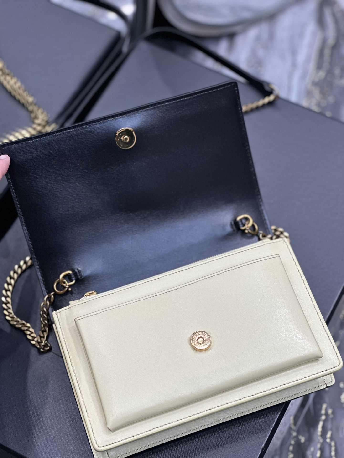 Handbags SAINT LAURENT 533026 size 19x14x5.5 cm - vstockx