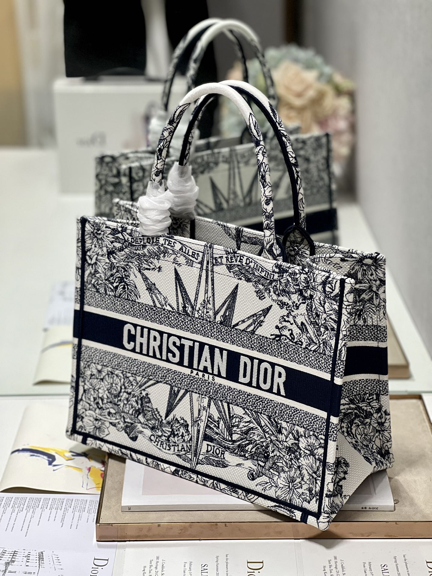 Handbag Dior 1286 size 36  28 cm - vstockx