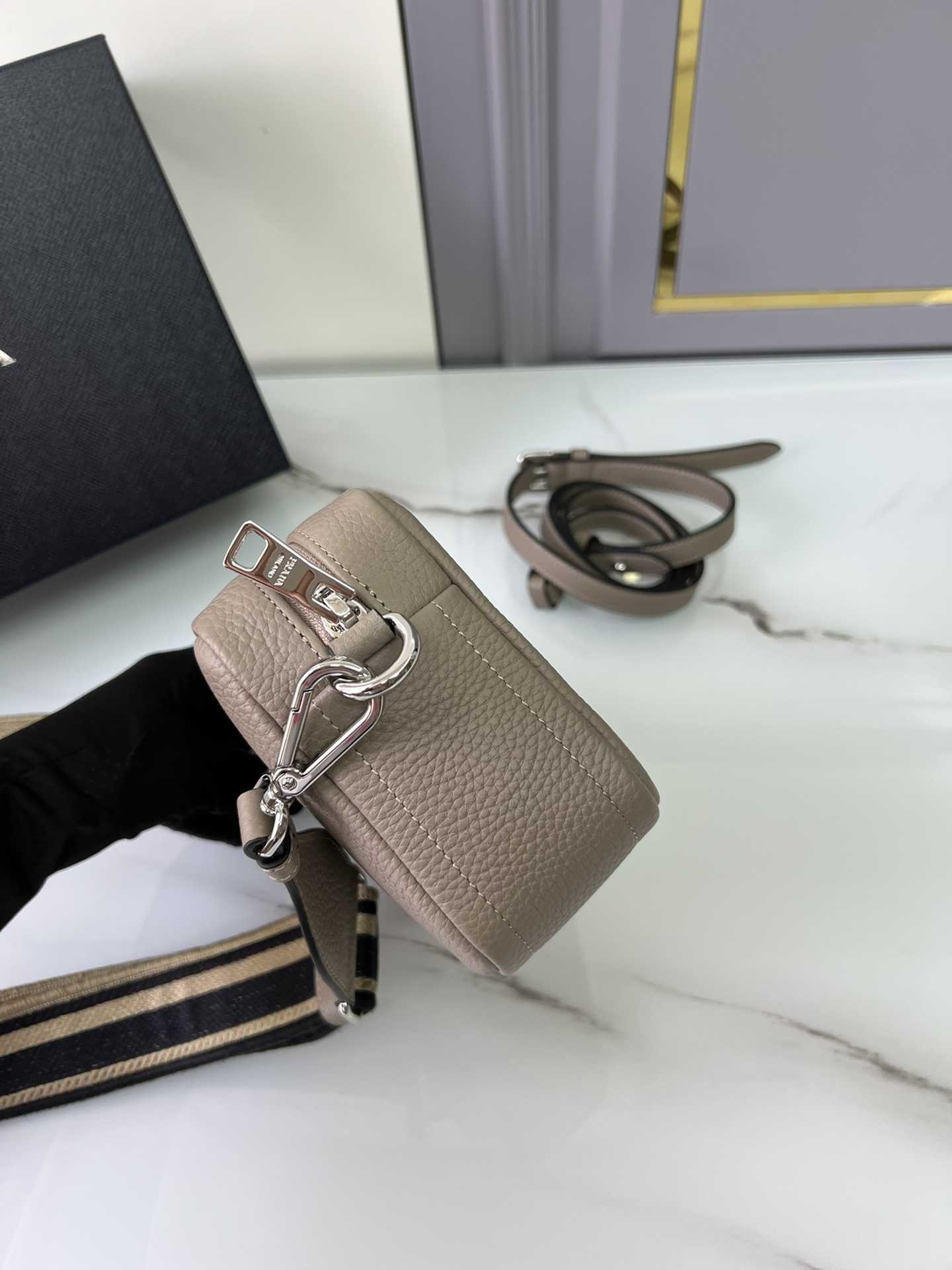 handbags prada 1BH192 19*12*6 - vstockx