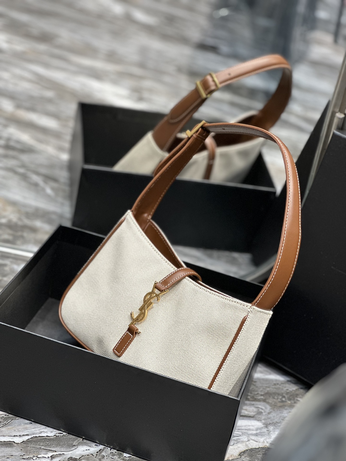 Handbags SAINT LAURENT 657228 size 25X14X6 cm - vstockx