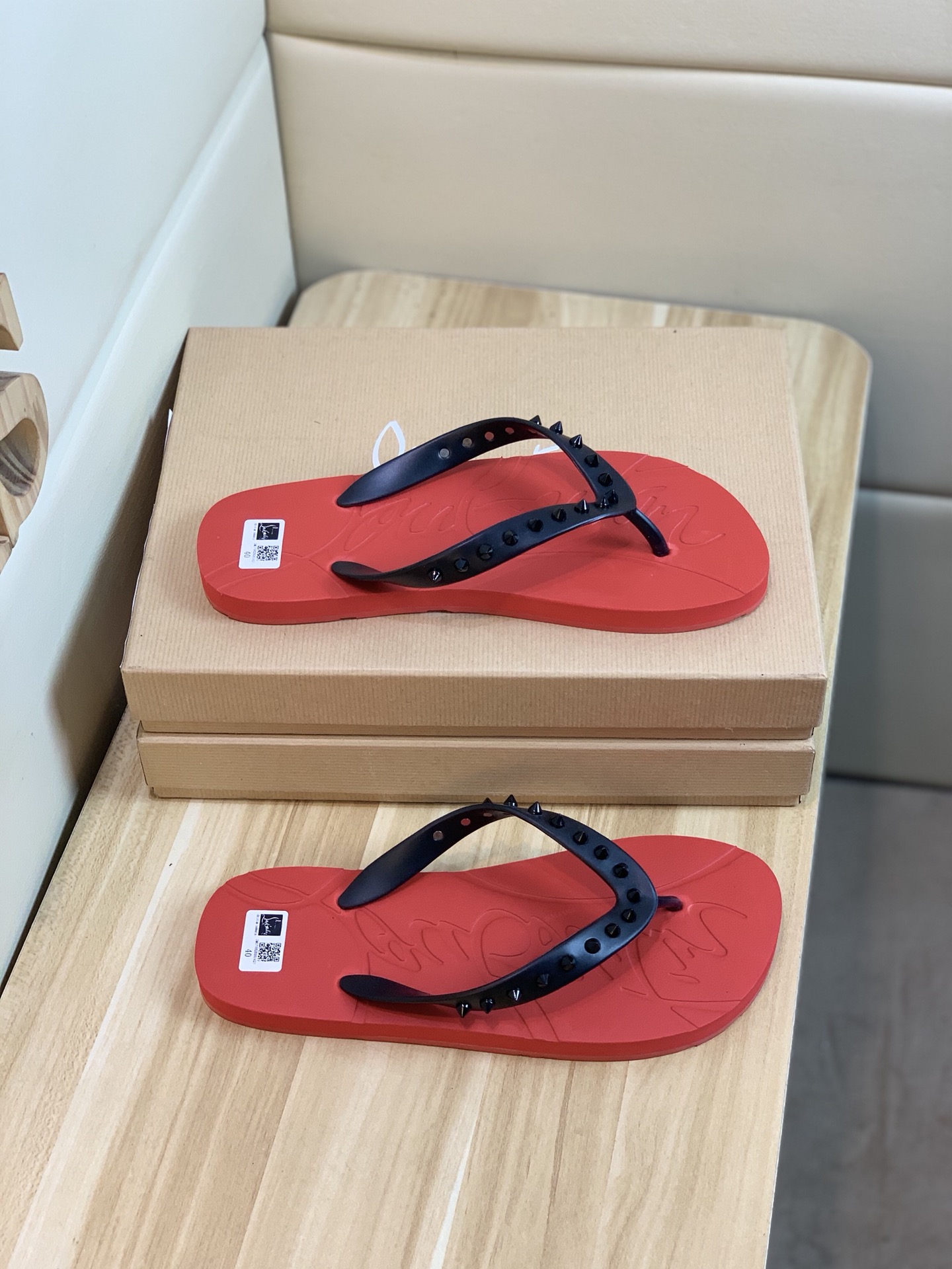 Christian Louboutin Loubi Flip Flat 2 - vstockx