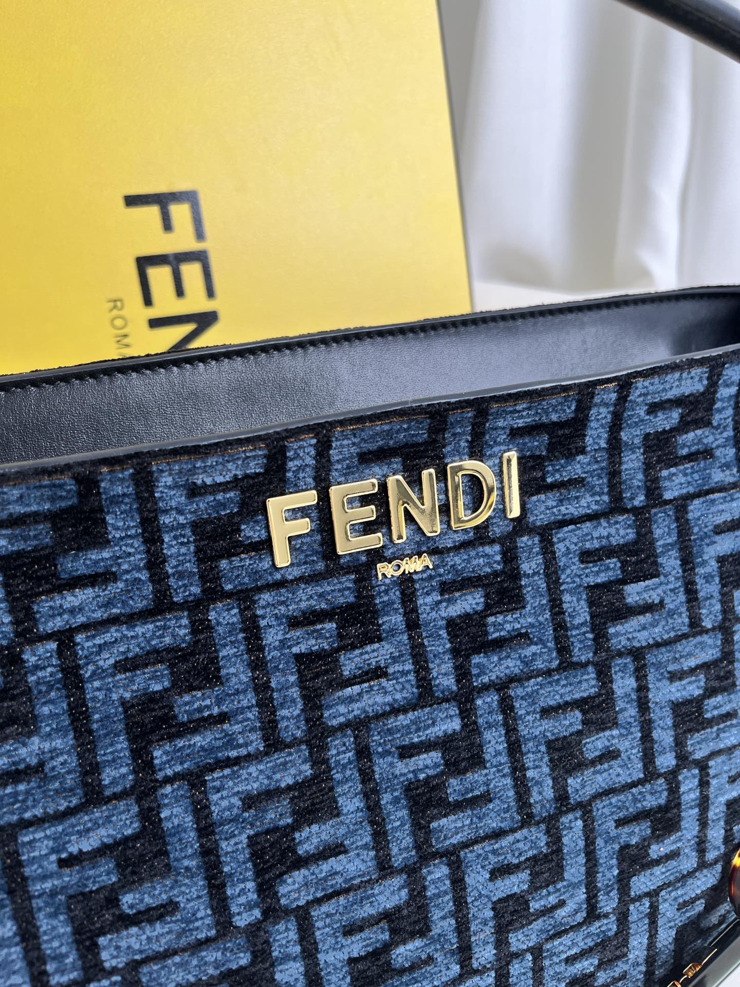 handbags FENDI 014 size:23.5*36*14cm - vstockx
