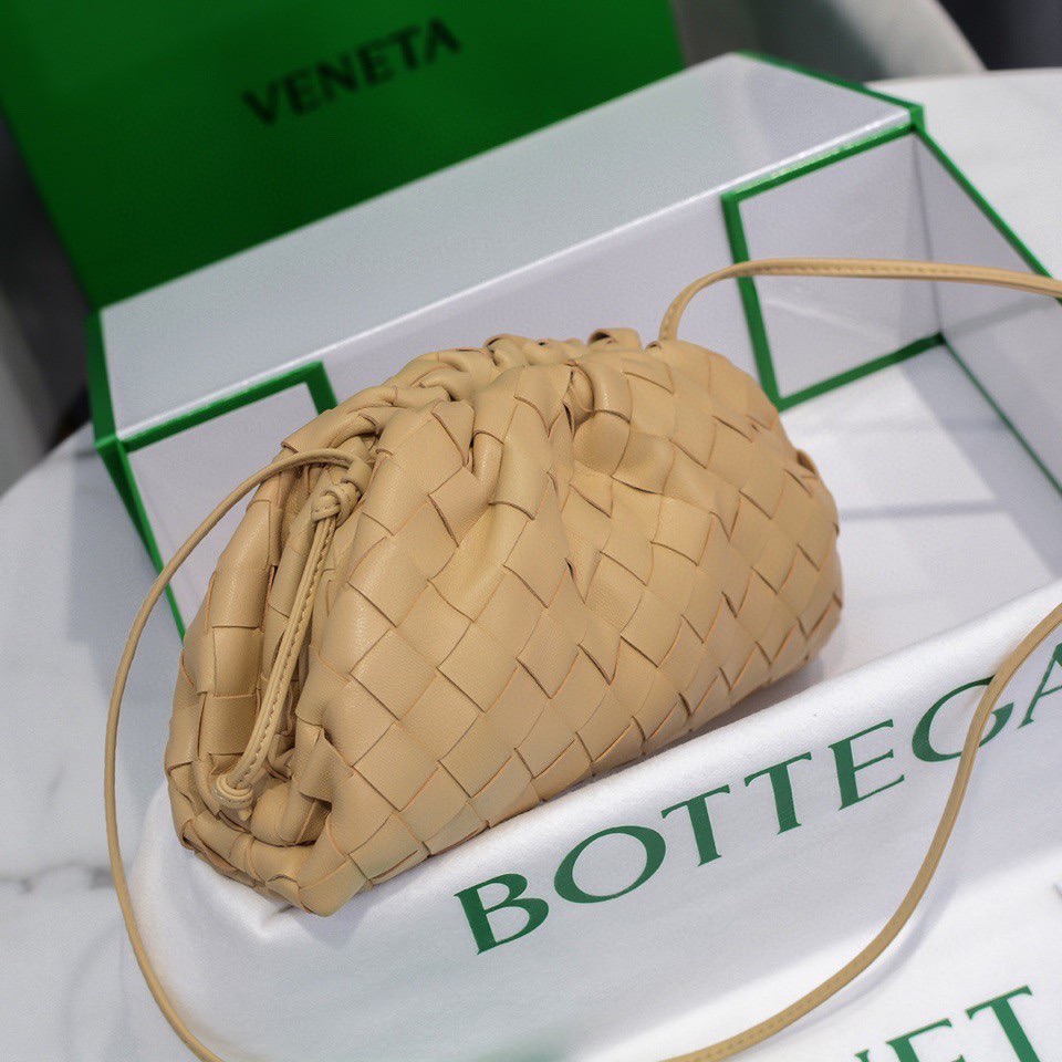 handbags Bottega Veneta The pouch size:23*13*8 - vstockx