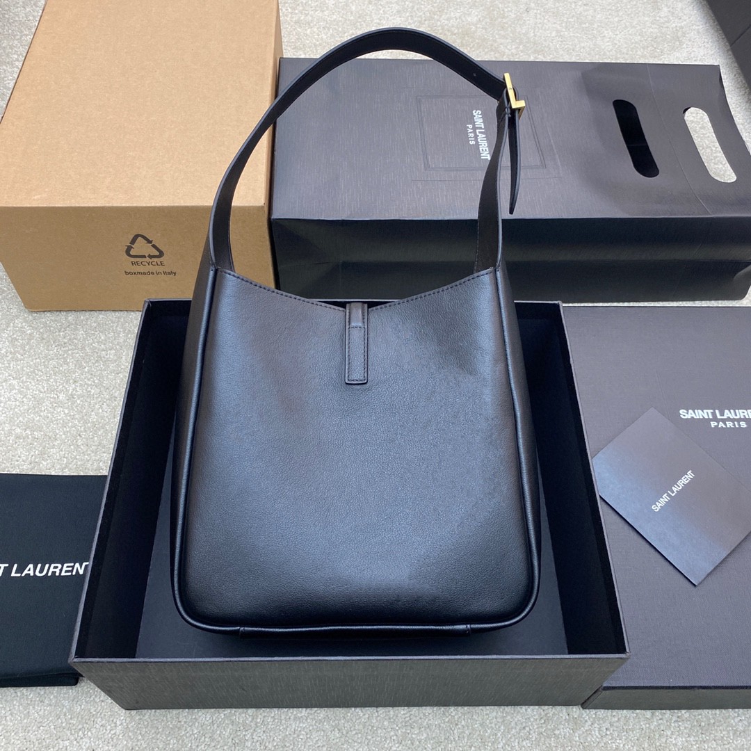 Handbags SAINT LAURENT 713938 size 22x22x10 cm - vstockx