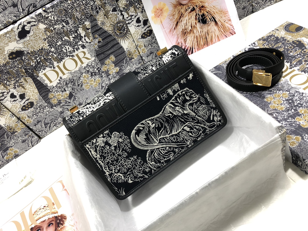 Handbag Dior M9203 size 24 x 17 x 8 cm - vstockx