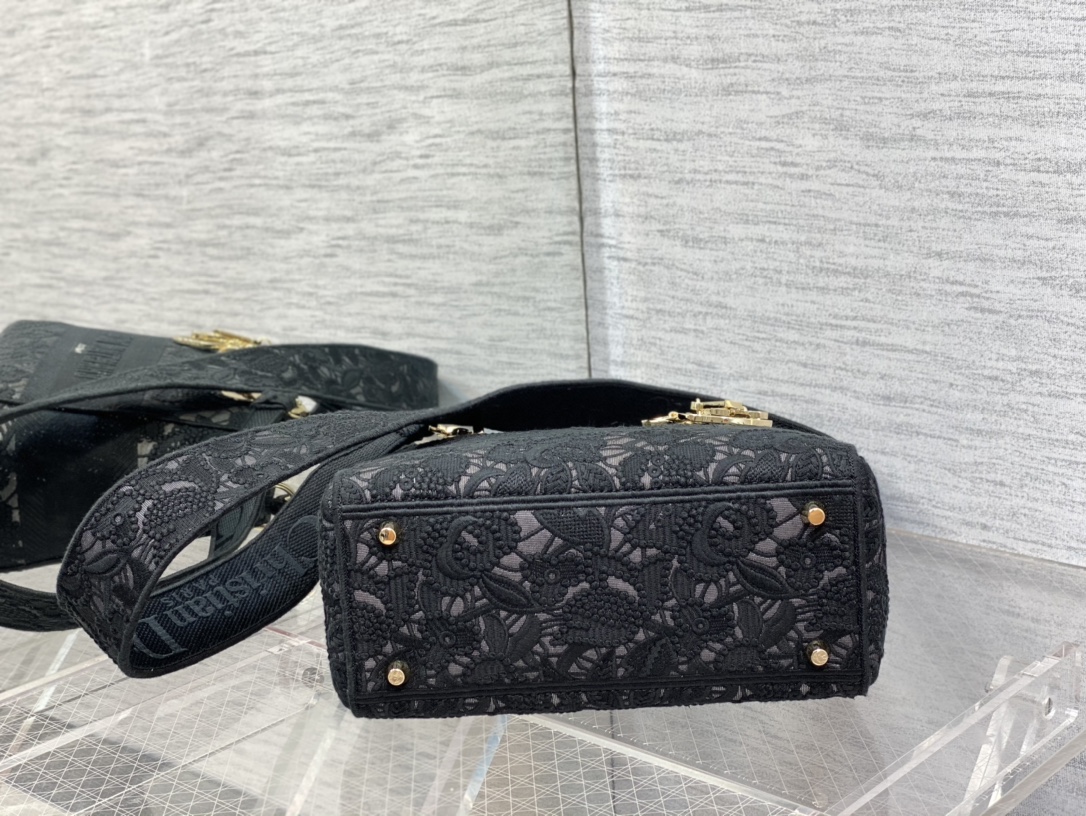 Handbag Dior size 24 cm - vstockx
