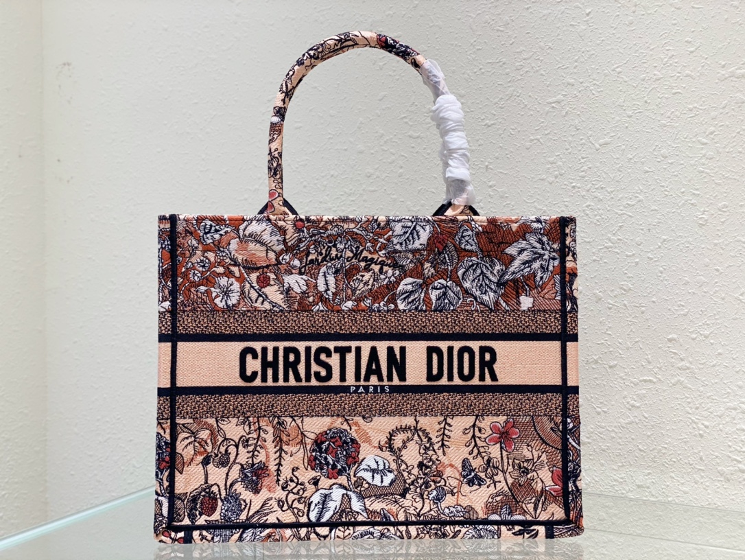 Handbag Dior 8001 size 36 x 27.5 x 16.5 cm - vstockx