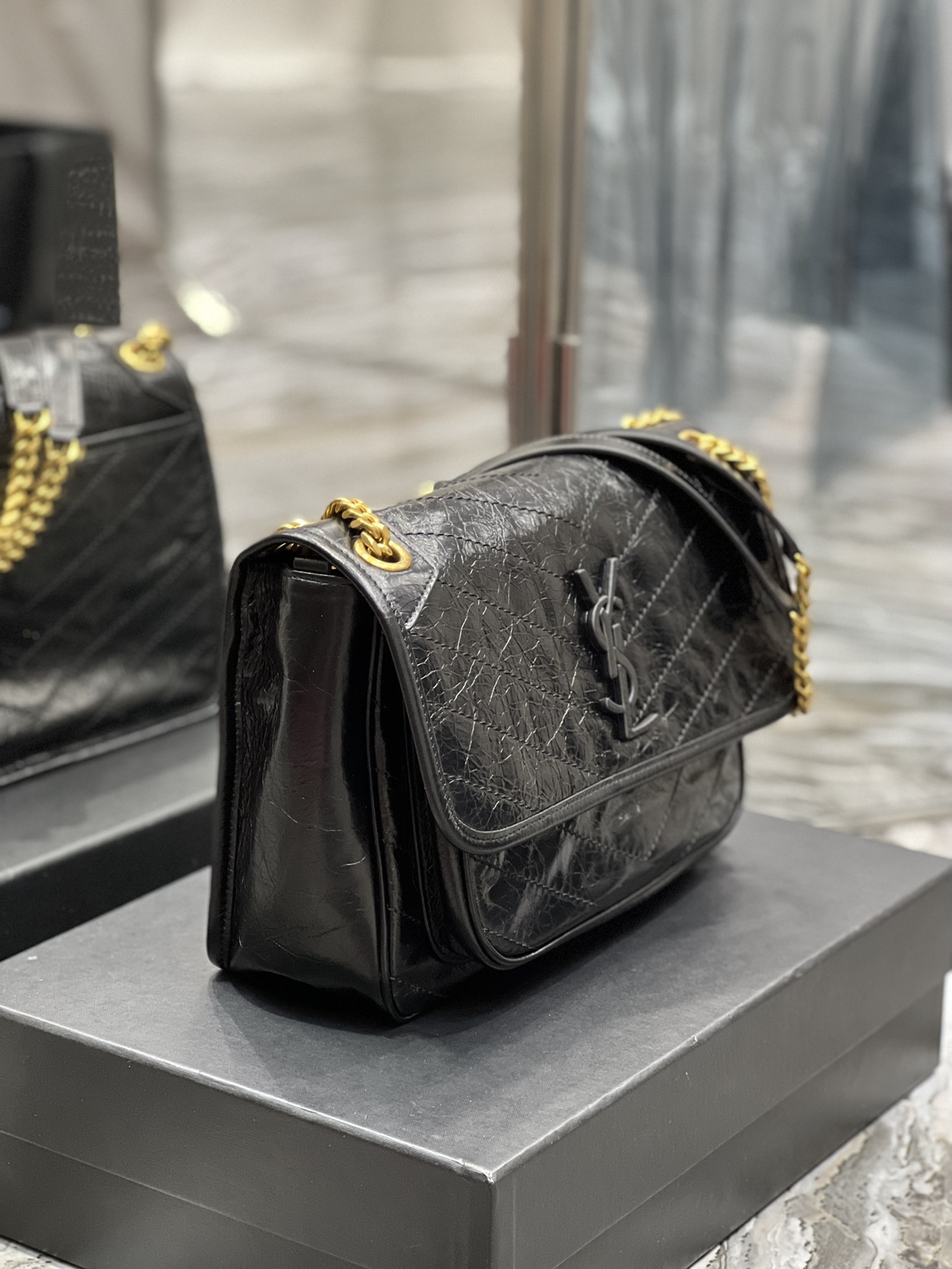 Handbags SAINT LAURENT 633158 size 28  8  20 cm - vstockx
