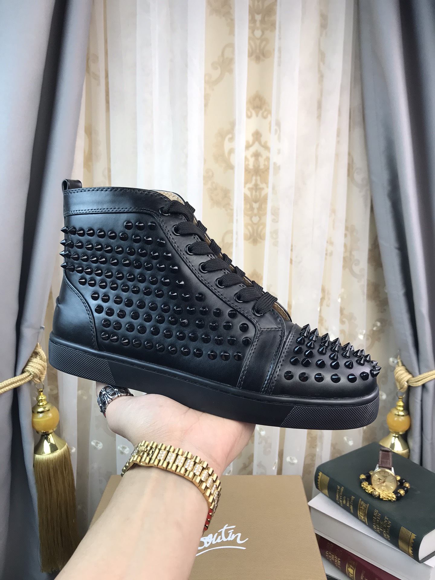 Christian Louboutin Louis Junior Spikes Orlato Flat Sneakers 4 - vstockx