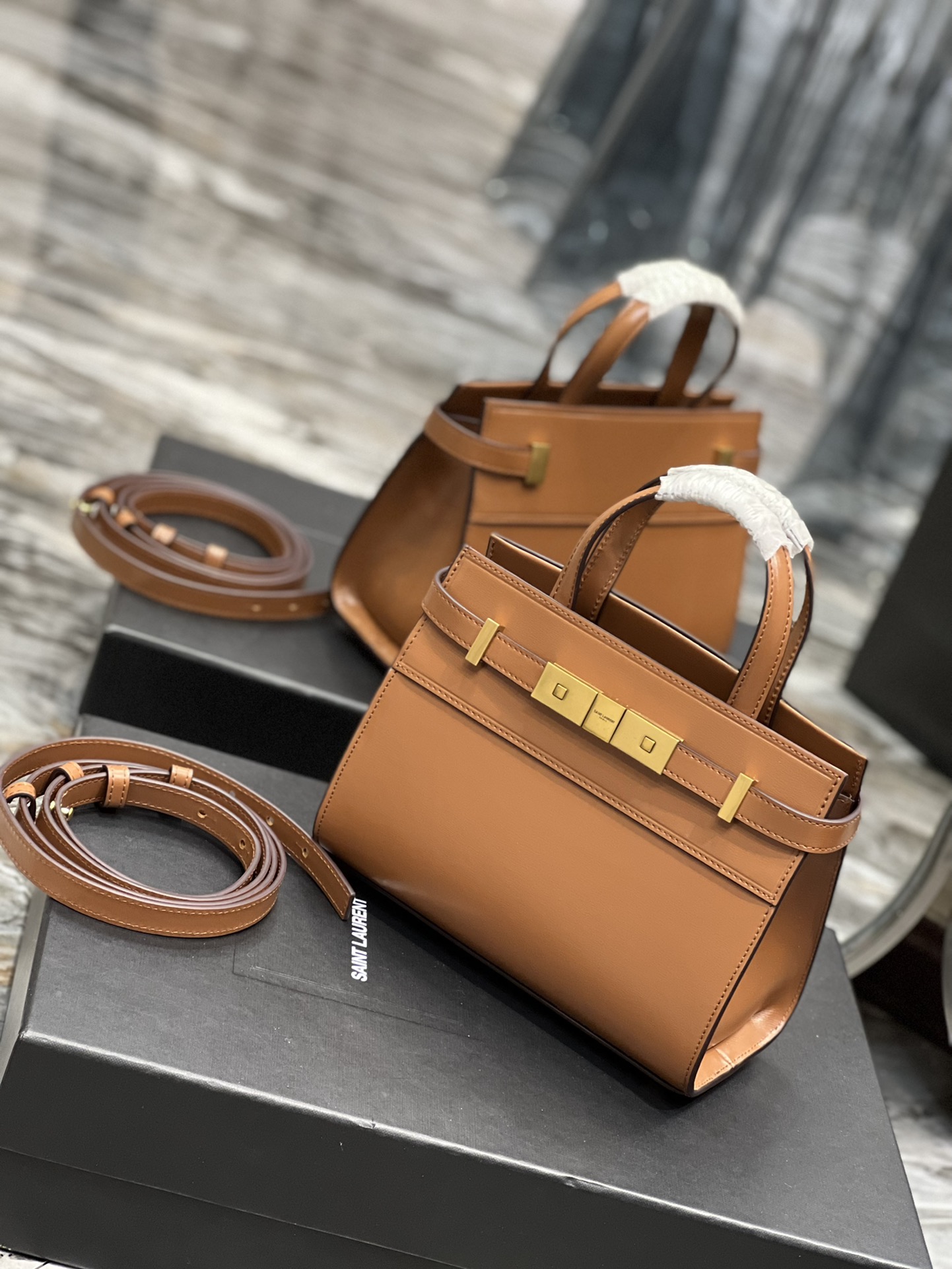 Handbags SAINT LAURENT 593741 size 21x16x9 cm - vstockx